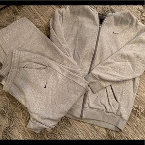 Nike men’s sweat pants and zip hoodie suit size L